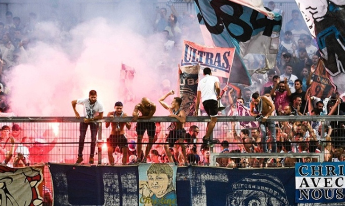 Stop aux fumigènes non autorisés dans les stades !