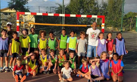 Pour la création d'un gymnase à St Gilles les hauts !