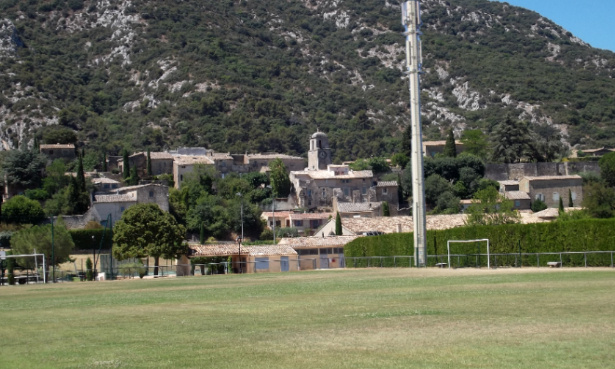 Non à l'antenne relais prévue devant le vieux village de Maubec !