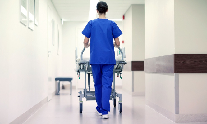 Pénurie de soignants : pour leur réintégration !