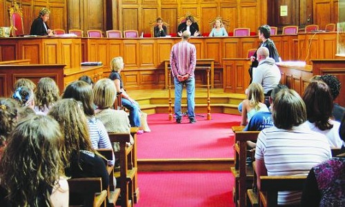 Mettre fin à l’inqualifiable déliquescence judiciaire. En finir avec les procédés de privation des droits effectifs.