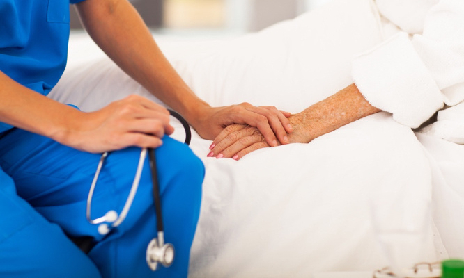 Permettons aux soignants de soigner et réintégrons le personnel médical !