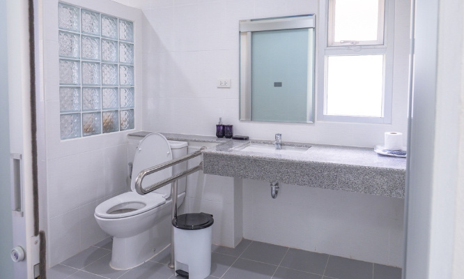 Pour des WC spécialement pour les femmes à l'hôpital !