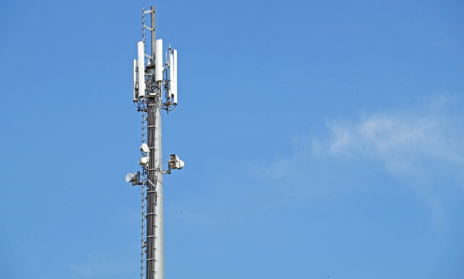 Non à l'installation d'une antenne 2G 3G 4G 5G Avenue François Mitterrand à Petite-Forêt (59) !