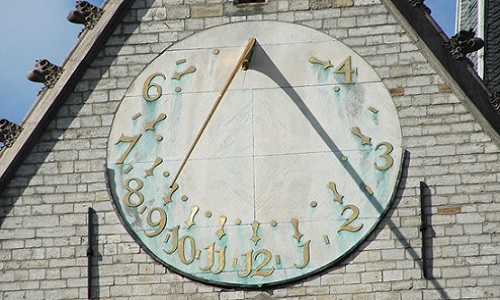 Pour l'abandon du changement d'heure et un retour total à l'heure solaire!