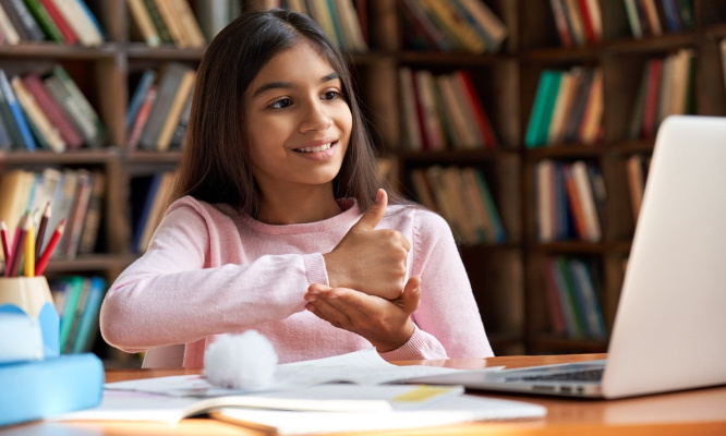 Pour que la langue des signes française soit enseignée obligatoirement à l'école !