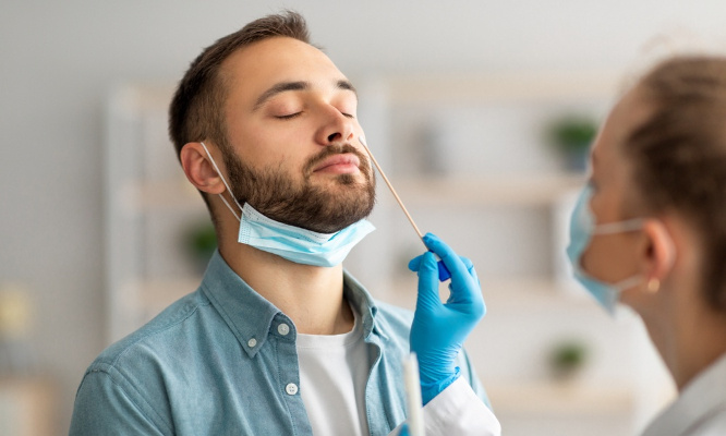 Tests PCR et contrôles accrus des voyageurs venant de Chine dans tous les aéroports européens