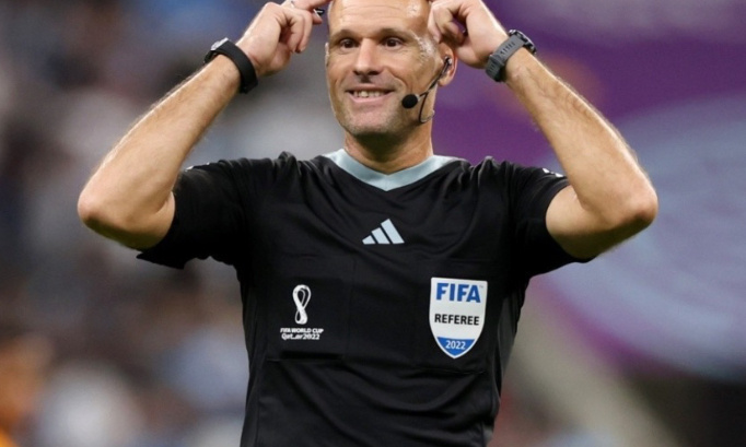 Mateu Lahoz nunca más volverá a arbitrar un partido de fútbol profesional.
