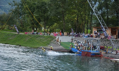 Pour que le téléski nautique de Seyssel puisse se développer et vendre des boissons.