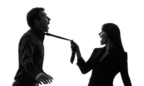 Revoir les inégalités et les violences de la justice infligés aux hommes par leurs femmes une fois puis par la justice une seconde fois