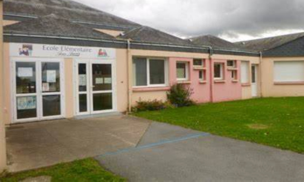 Contre la fermeture d'une classe à l'école élémentaire Jean Jaurès Cossé le Vivien