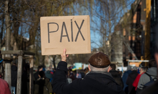 Exigeons un débat à l'Assemblée Nationale et au Parlement sur la non escalade à l'armement de la Guerre en Ukraine et sur la proposition de l'élaboration d'un plan de Paix.