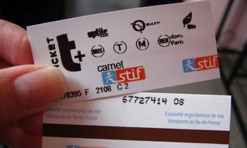 Contre la disparition du ticket de métro.