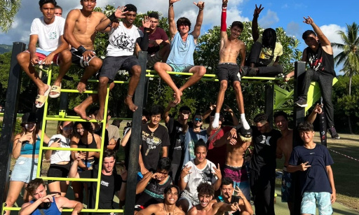 Pour le changement de la structure 3 barres au parc Paofai !