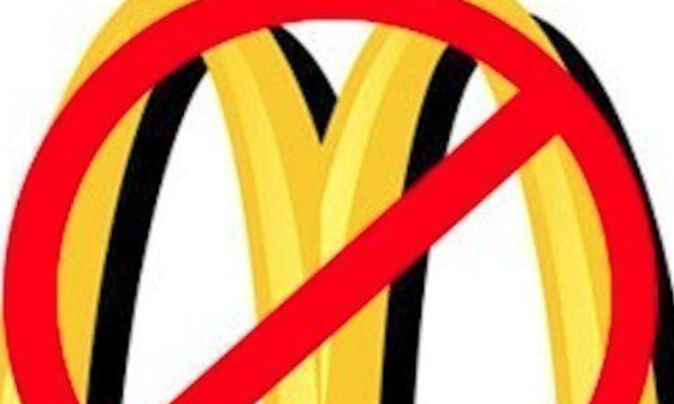 Non au McDonald's à l'entrée de Bagneres de Bigorre