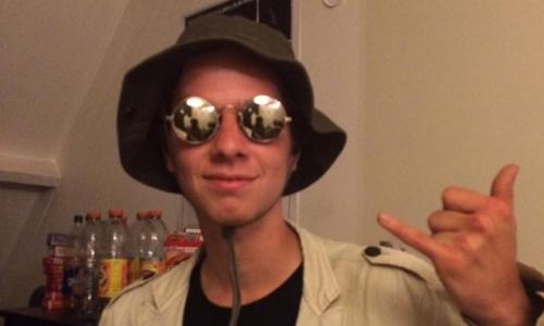 Pour que Valérian mette ce superbe cliché en photo de profil Facebook!