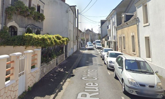 Circulation dangereuse dans la rue Christophe Colomb à Tours. Arrêtons les dégâts !