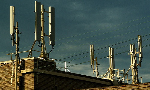 Contre le danger des antennes relais surtout cachées !