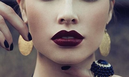 L'abolition des rouges à lèvres trop foncés