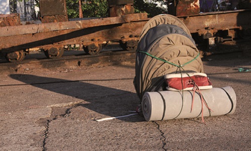 Pour Monsieur F. Eugen, ayant logé durant 2 mois environ dans un local poubelles de Fréjus
