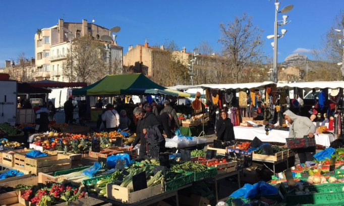 Non au déplacement du marché alimentaire d'Aubagne !