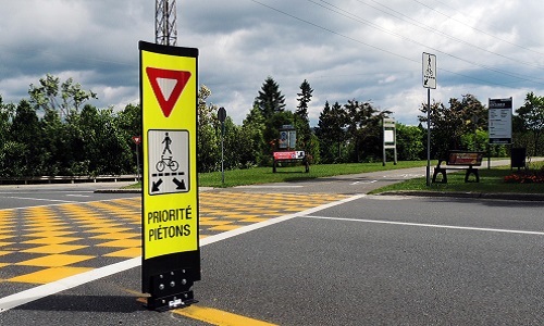 Surveillance policière au coin des rues Millen et Fleury est !