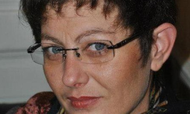 TOC ! TOC ! TOC ! QUI EST LÀ ? – M’ENTENDEZ-VOUS ? RÉVEILLEZ VOUS, ÉCOUTEZ CETTE VOIX ...