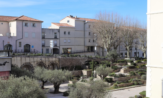 Non à la transformation en aire de jeux d'un espace vert un des derniers poumons d'air en centre ville à Montélimar
