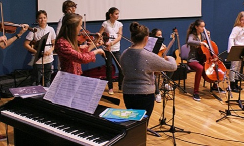 Non aux classes CHAM (classes à horaires amenagés musique) divisées