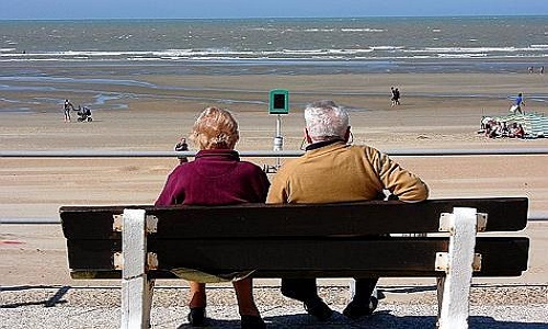 L'âge de la pension et la durée de travail identiques pour tous et surtout pour les politiciens qui nous coûtent bien trop cher !