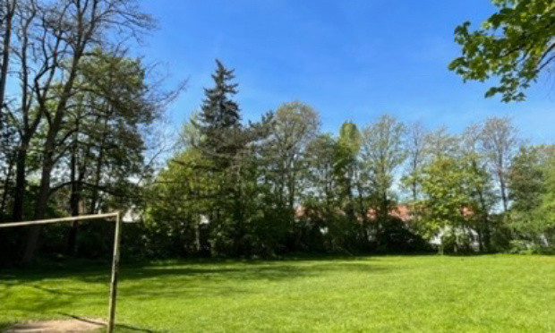 Pour la rénovation du terrain de foot avenue de la gazelle à Uccle