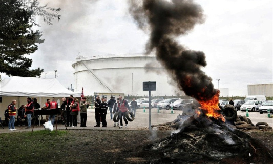 Contre les traditionnels incendies de pneus pendant les manifestations