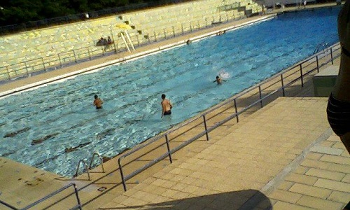 Non à la fermeture de la piscine de Gerland
