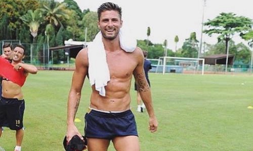 Contre l'interdiction d'enlever les maillots de foot après un but