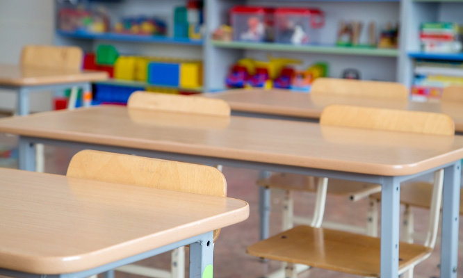 Non au départ de notre institutrice Mme Ferréol Patricia !