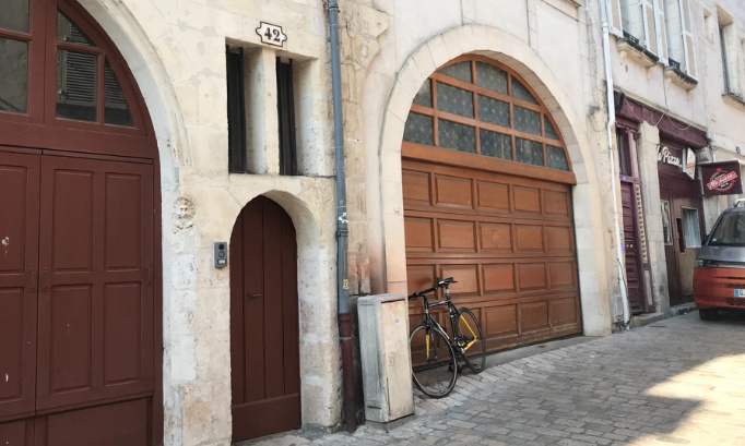 NON à un nouvel établissement de type BAR/BOITE DE NUIT rue du Poirier - Orléans