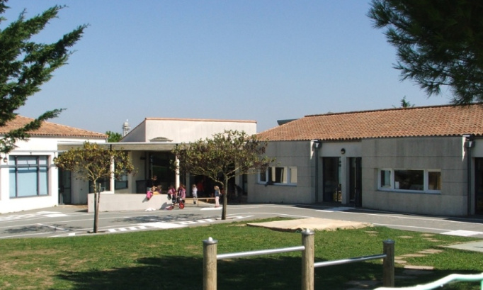 Contre la suppression du 4 ème poste de ATSEM / Ecole Maternelle de Courçon (17)