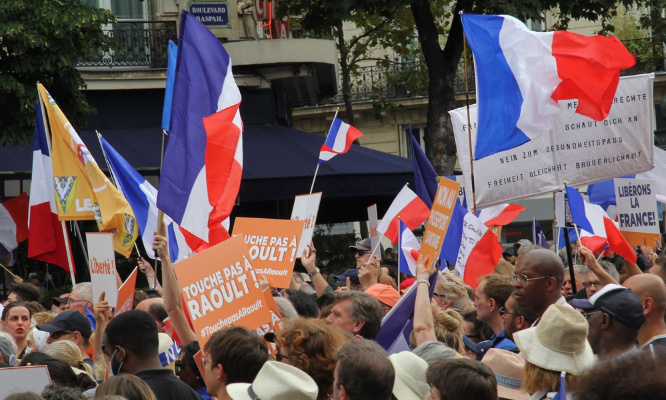 Soutien au professeur Raoult !