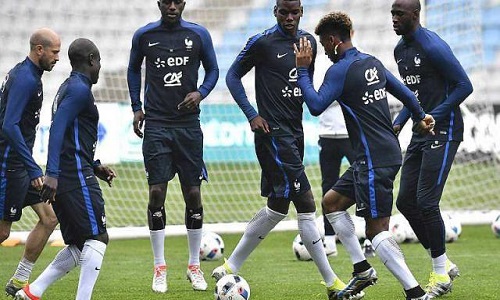 Irradicaçao da frança em futuras candidaturas de organizaçao de competiçoes europeias de futebol: L'éradication de la France pour l'organisation des futures compétitions