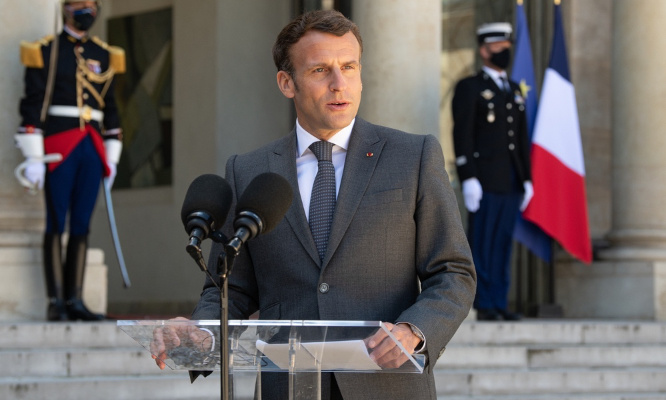Non à un troisième mandat de Macron en 2027 !