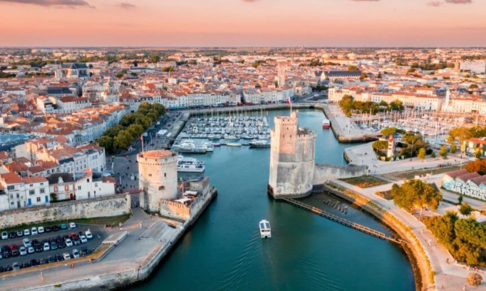 Cérémonie des diplômes à La Rochelle et NON À PARIS