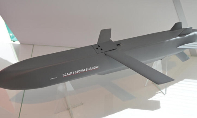 Contre l’envoi de missiles scalp à l’Ukraine.