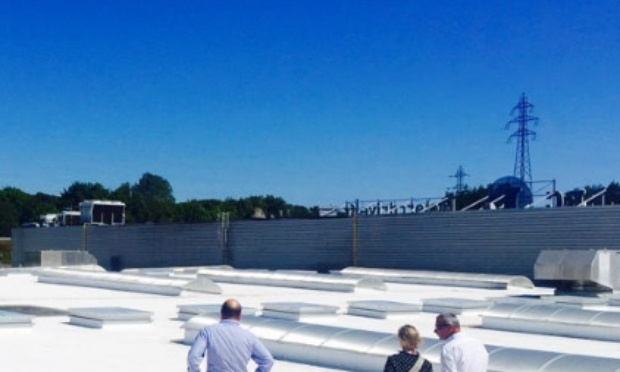 Autorisons la peinture blanche sur les toitures pour rafraîchir les intérieurs !