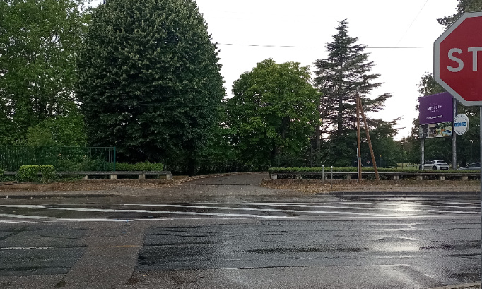Pour la rectification du marquage au sol - accès chemin du Siroux à Charbonnières-les-Bains