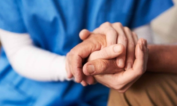 Augmentez le nombre et le salaire des soignants d'EHPAD