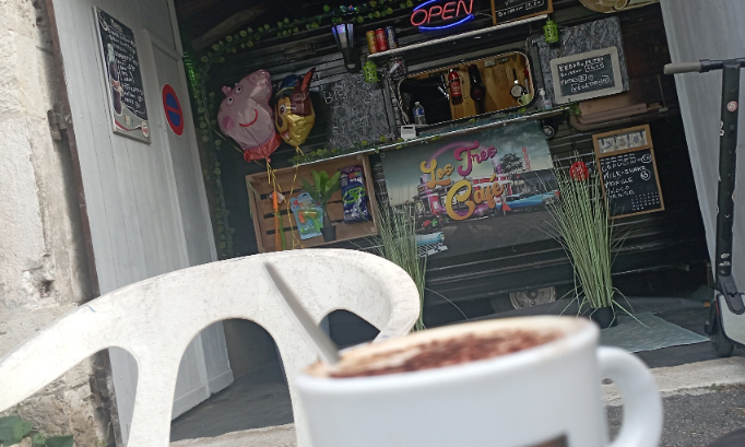 Terrasse pour le Los tres caf&eacute;