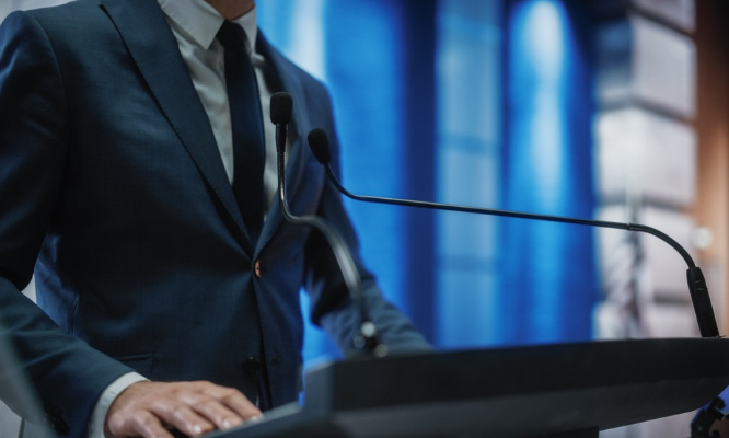 Même droit pour les politiciens et les citoyens français