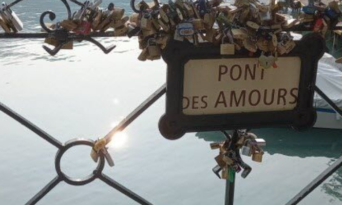 retour a la plage payante de l'imp&eacute;rial , car c'est le bordel , les escaliers de descente sont pourris , risque de glisser , on es t dans un hiver d&eacute;mographique et on ne pense pas aux enfants ,