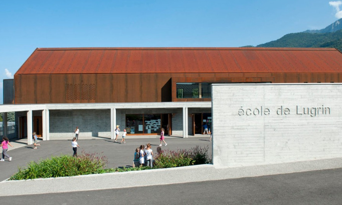 Non à la fermeture de classe à Lugrin