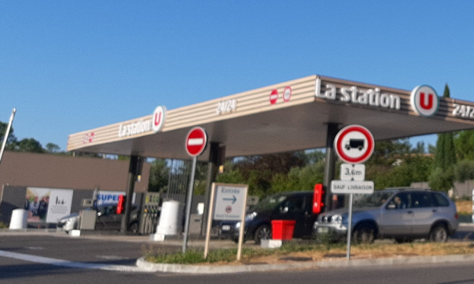 Stop au manque de de civisme à la station Super U de Rocbaron !